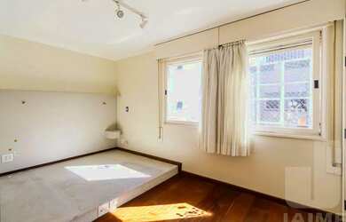 Imagem 11: Cobertura espaçosa com ótima área externa numa das melhores ruas de...