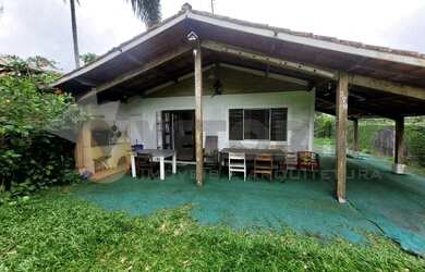 Imagem: A casa possui 2 Dormitórios, 2 Banheiros, 5 Vagas na garagem