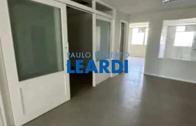 Imagem: O depósito possui 1 Vaga na garagem, 163m² de Área e está