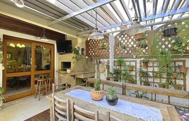 Imagem: A casa em condomínio possui 3 Dormitórios, 3 Banheiros, 2