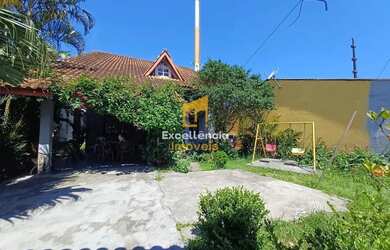 Imagem: A casa possui 5 Dormitórios, 3 Banheiros, 2 Vagas na garagem