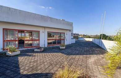 Imagem: O depósito e possui Dormitórios, Suítes, Banheiros, 5208-0m²