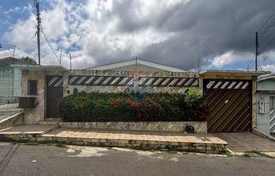 Imagem: A casa possui 4 Dormitórios, 4 Banheiros, 198m² de Área e