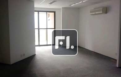 Imagem: O depósito possui 4 Vagas na garagem, 101m² de Área e Imóvel