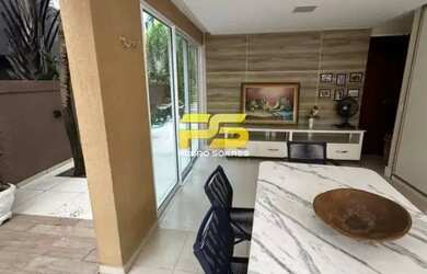 Imagem: A casa em condomínio possui 4 Dormitórios, 4 Banheiros, 2