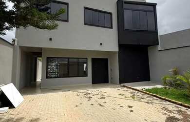 Imagem: A casa em condomínio possui 3 Dormitórios, 3 Banheiros, 4