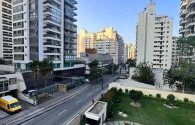 Imagem: O apartamento possui 4 Dormitórios, 4 Banheiros, 2 Vagas na