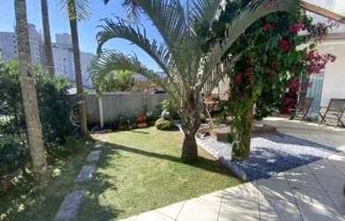 Imagem: A casa possui 3 Dormitórios, 3 Banheiros, 2 Vagas na garagem