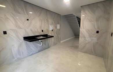 Imagem: A casa em condomínio possui 4 Dormitórios, 5 Banheiros, 2