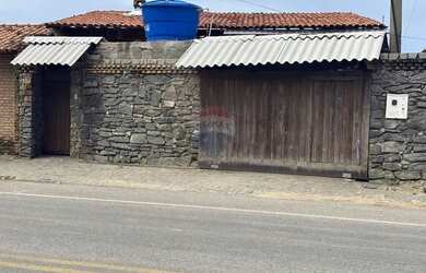 Imagem: A casa possui 3 Dormitórios, 3 Banheiros, 2 Vagas na garagem