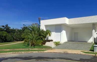 Imagem: A casa em condomínio possui 3 Dormitórios, 2 Banheiros, 4