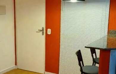 Imagem: O apartamento possui 2 Dormitórios, 1 Banheiro, 1 Vaga na garagem