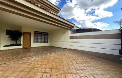 Imagem: A casa à venda possui 4 Dormitórios, 5 Banheiros, 4 Vagas