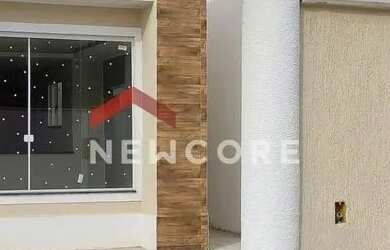 Imagem: A casa possui 2 Dormitórios, 3 Banheiros, 2 Vagas na garagem