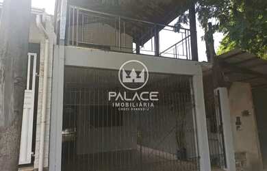 Imagem: A casa possui 2 Dormitórios, 1 Banheiro, 2 Vagas na garagem