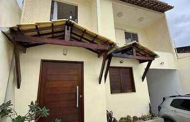 Imagem: A casa possui 4 Dormitórios, 3 Banheiros, 2 Vagas na garagem