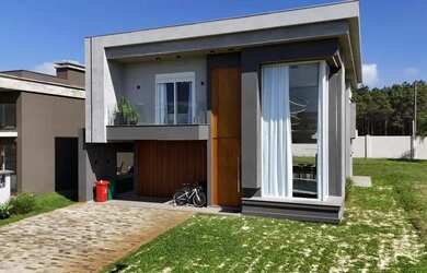 Imagem: A casa em condomínio possui 4 Dormitórios, 5 Banheiros, 2