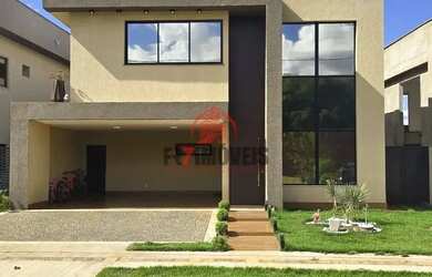 Imagem: A casa possui 4 Dormitórios, 2 Banheiros, 4 Vagas na garagem