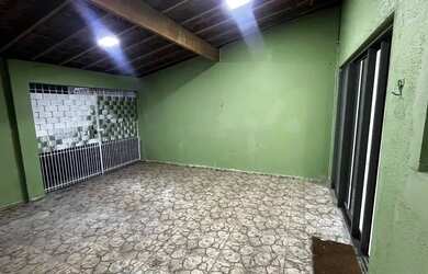 Imagem: A casa possui 1 Dormitório, 1 Banheiro, 2 Vagas na garagem