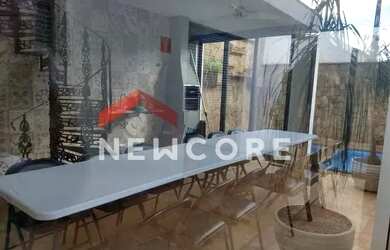 Imagem: A casa à venda possui 5 Dormitórios, 5 Banheiros, 4 Vagas