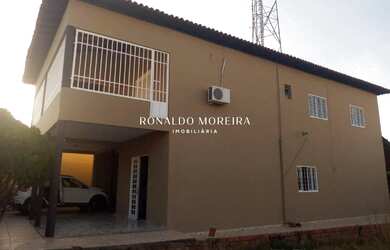 Imagem: A casa possui 5 Dormitórios, 2 Banheiros, 3 Vagas na garagem