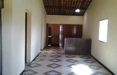 Imagem: A casa possui 4 Dormitórios, 1 Banheiro, 182m² de Área e