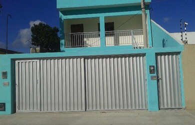 Imagem: A casa possui 3 Dormitórios, 2 Banheiros e 1 Vaga na garagem