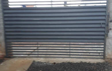 Imagem: A casa possui 2 Dormitórios, 1 Banheiro, 1 Vaga na garagem