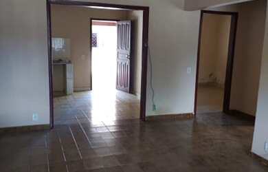 Imagem: A casa possui 3 Dormitórios, 3 Banheiros, 3 Vagas na garagem