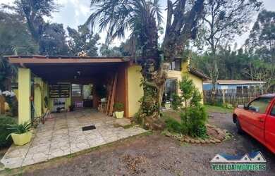 Imagem: A casa em condomínio possui 3 Dormitórios, 2 Banheiros, 1000m²