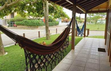 Imagem 5: Casa para venda possui 140 metros quadrados com 3 quartos em Centro - Garopaba - SC