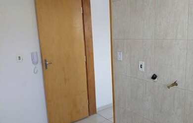 Imagem: O apartamento possui 1 Dormitório, 1 Banheiro, 1 Vaga na garagem