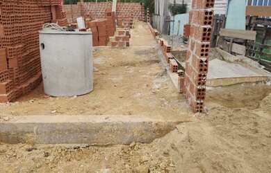 Imagem 2: terreno com uma construçao