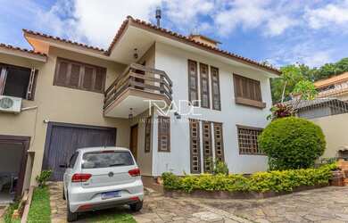 Imagem: A casa em condomínio possui 3 Dormitórios, 3 Banheiros, 2