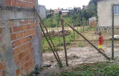 Imagem: O terreno possui 120m² de Área e está localizado em Simões