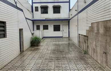 Imagem: O depósito possui 5 Vagas na garagem, 385m² de Área e está