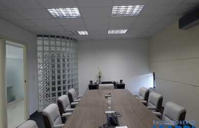 Imagem: O depósito possui 5 Vagas na garagem, 2.190m² de Área e