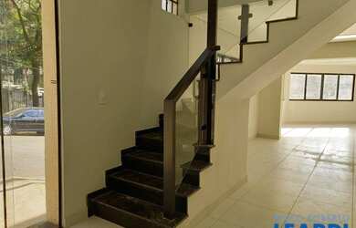 Imagem: O depósito possui 180m² de Área e está localizado em Bairro