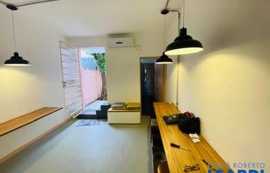 Imagem: O depósito possui 1 Vaga na garagem, 85m² de Área e está