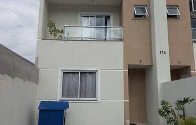 Imagem: A casa possui 2 Dormitórios, 2 Banheiros, 2 Vagas na garagem