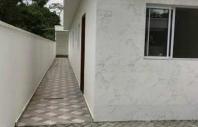 Imagem: A casa possui 3 Dormitórios, 2 Banheiros, 1 Vaga na garagem