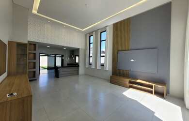 Imagem: A casa em condomínio possui 3 Dormitórios, 1 Banheiro, 1 Vaga