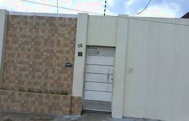 Imagem: A casa possui 3 Dormitórios, 1 Banheiro, 4 Vagas na garagem