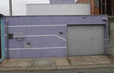 Imagem: A casa possui 2 Dormitórios, 1 Banheiro, 2 Vagas na garagem