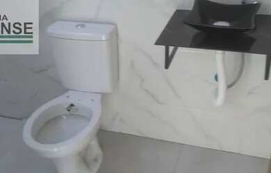 Imagem: A casa possui 2 Dormitórios, 1 Banheiro, 1 Vaga na garagem