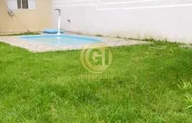 Imagem: A casa possui 2 Dormitórios, 2 Banheiros, 2 Vagas na garagem