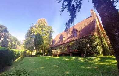 Imagem: A casa em condomínio possui 4 Dormitórios, 3 Banheiros, 4