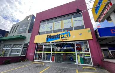 Imagem: O depósito possui 5 Vagas na garagem e 600m² de Área e está