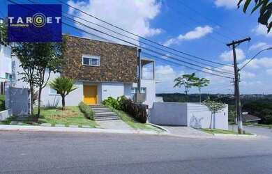 Imagem: A casa em condomínio possui 4 Dormitórios, 5 Banheiros, 5