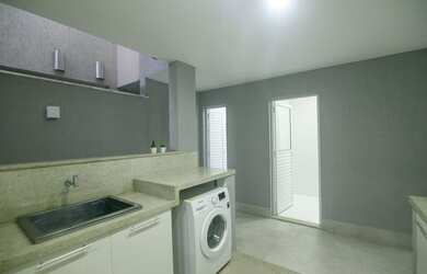 Imagem 5: Casa de condomínio para venda possui 360 metros quadrados com 4 quartos